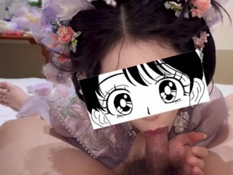 Gái xinh trong bộ đồ cục cưng liếm thằng nhỏ cực đã